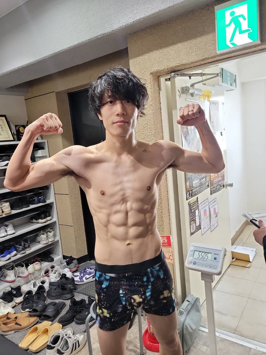 坂田全宏選手、 300gアンダーの55.0kgで 前日計量無事クリアしました