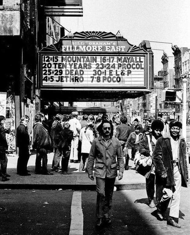 CPapasergio's tweet image. 55 years ago today - 4-25-71 "Ladies and Gentlemen... the #GratefulDead"
On this day in 1971, the Dead opened their last run at the hallowed Fillmore East. Along the way, they dropped the only Friend of the Devil of the year
archive.org/details/gd1971…