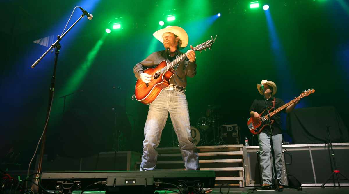 FosterPavilion's tweet photo. Texas Forever 💛

🎤 Featured Act: @HudsonWMusic
🎤 Opening Act: Tyce Delk

🔗 https://t.co/oPOPy9nJ5f https://t.co/SWT8WhDZ7G