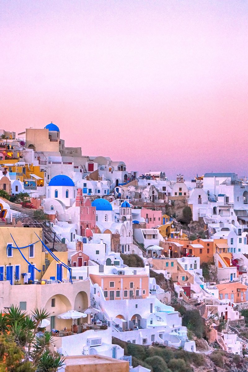 purenature_1's tweet image. Oia village in Santorini, Greece ☀️🏖️ #beach