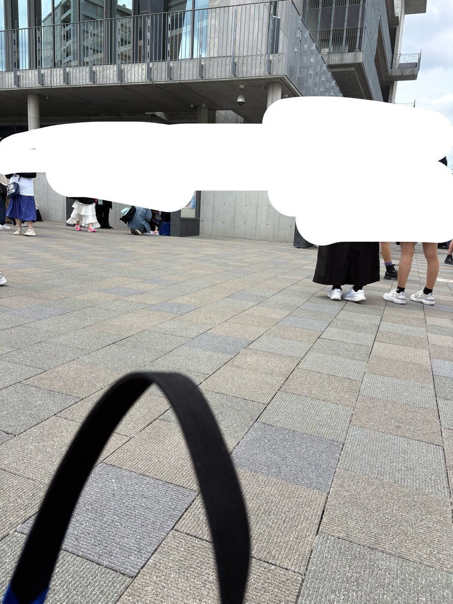 自担の首元に命を救われているめむ tweet media