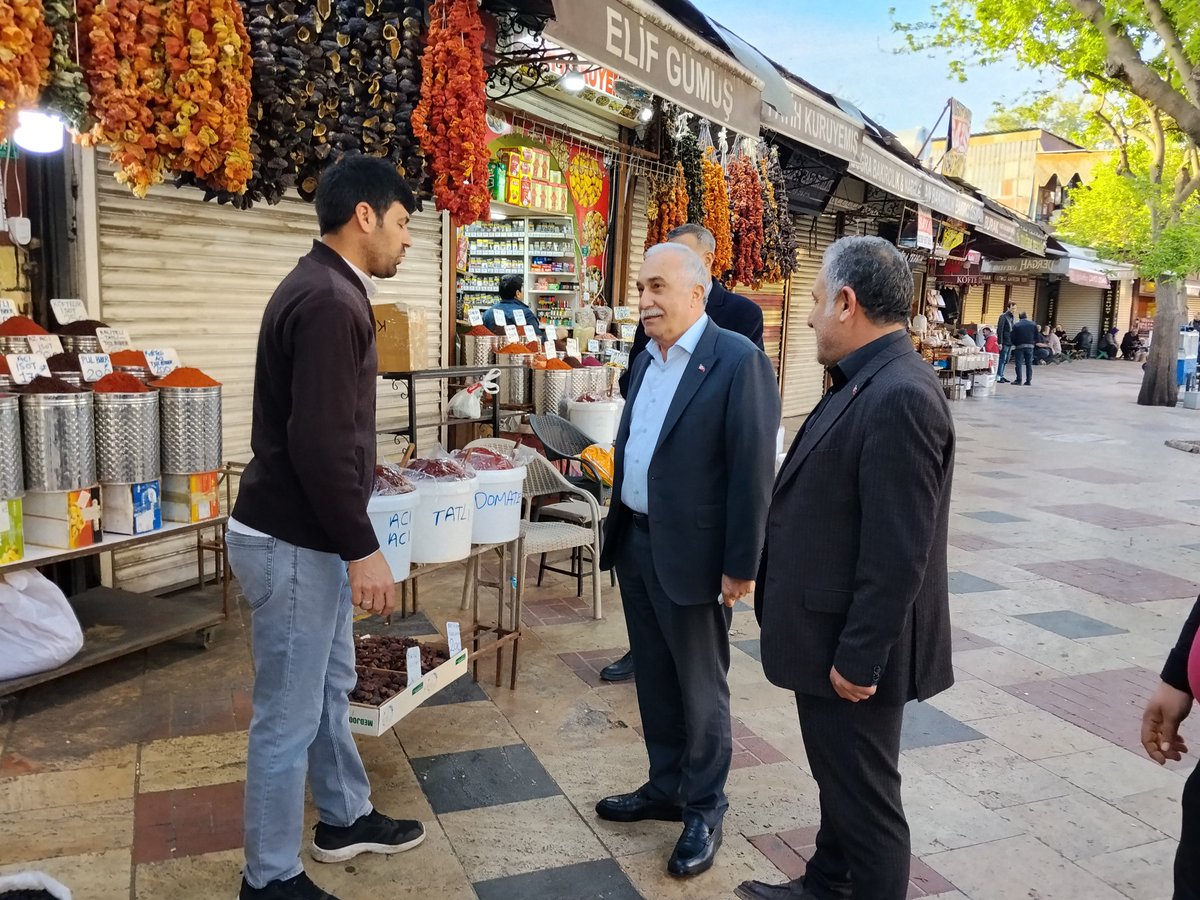 aefakibaba's tweet photo. Şanlıurfa’dayız 📍

Sabahın erken saatlerinde, Balıklıgöl’de bulunan Hz. İbrahim Makamı’nda; bu kadim şehrin maneviyatını, tarihini ve huzurunu derinden hissediyoruz.

Bizlere gösterdikleri yakın ilgi, samimiyet ve gönülden misafirperverlikleri için kıymetli hemşehrilerimize ve tüm vatandaşlarımıza içten teşekkür ediyorum.

Şanlıurfa’nın sıcaklığı, kadim ruhu ve eşsiz kültürü her daim gönüllerde özel bir yer tutuyor. @iyipartiurfa