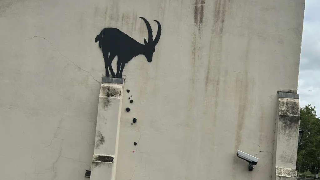 ArtExpoWorld's tweet photo. #Banksy — Anonymous Artist Redefining Street Art and Cultural Protest

Banksy is one of the most influential and enigmatic figures in contemporary art. Known for his anonymous identity and politically charged imagery, Banksy transformed street art into a global cultural force.

|| Banksy’s work is rooted in urban environments. His stencil-based graffiti appears on walls, buildings, and public spaces, making art accessible outside traditional institutions. This direct placement challenges the exclusivity of galleries and museums.

A defining feature of Banksy’s practice is his use of satire. His images often combine humor with sharp political commentary, addressing themes such as war, consumerism, surveillance, and inequality. The simplicity of his visuals makes the message immediate and impactful.

https://t.co/p1s2fYfRQf