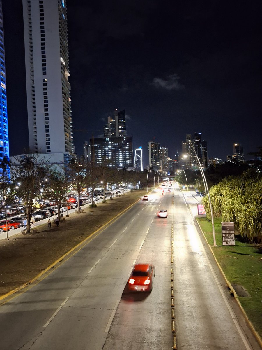 kats23sole's tweet photo. La noche y sus encantos.....Panamá https://t.co/kapSySfF3j