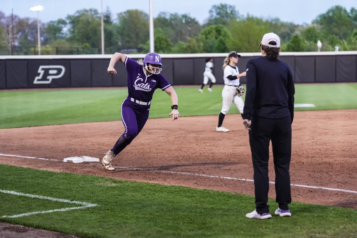 NUSBcats's tweet photo. Moments like this 💜 https://t.co/fRmNa4m0RG