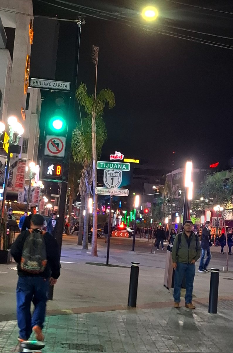 Y en mi coqueta Tijuana, traigo prendido un amor 🎶