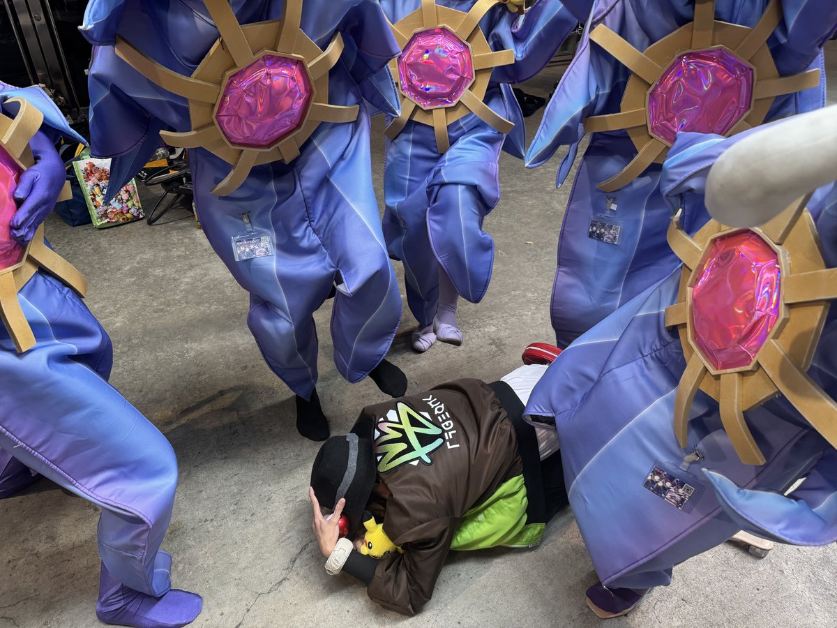 karuraru's tweet photo. #ニコニコ超会議
#メガスターミー大行進 

メガスターミーを"理解"らせてやった

うちのピカ様が https://t.co/0Y2Vzlmy2O