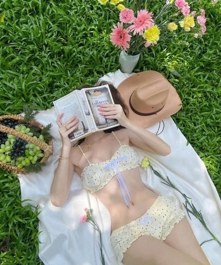 life routine abil briena… after marriage

Abil pulang kerja dari sawah… pas sampe rumah dia cari Briena yang ternyata lagi di halaman belakang rumah mereka, just lying down, enjoying the afternoon dengan baca buku sambil nunggu masnya pulang.