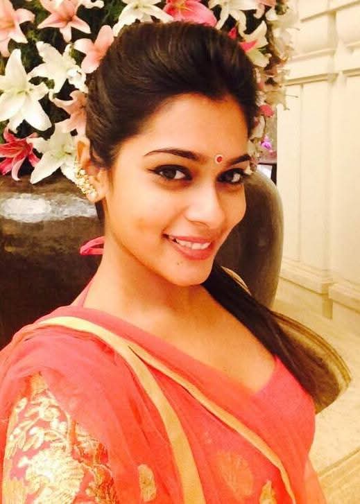 kayaldevaraj's tweet image. #Throwback 24-4-2015

@imKBRshanthnu @KikiVijay 

பாக்யராஜின் பண்பு

இயக்குனரும், நடிகருமான கே.பாக்யராஜ், நடிகை பூர்ணிமா பாக்யராஜ் தம்பதியரின் மகன் நடிகர் சாந்தனு, டி.வி நிகழ்ச்சிகளில் பங்கேற்ற கீர்த்தி என்பவரை உயிருக்குயிராக காதலித்தார். இந்த விஷயம் பாக்யராஜுக்கு தெரிந்தது.