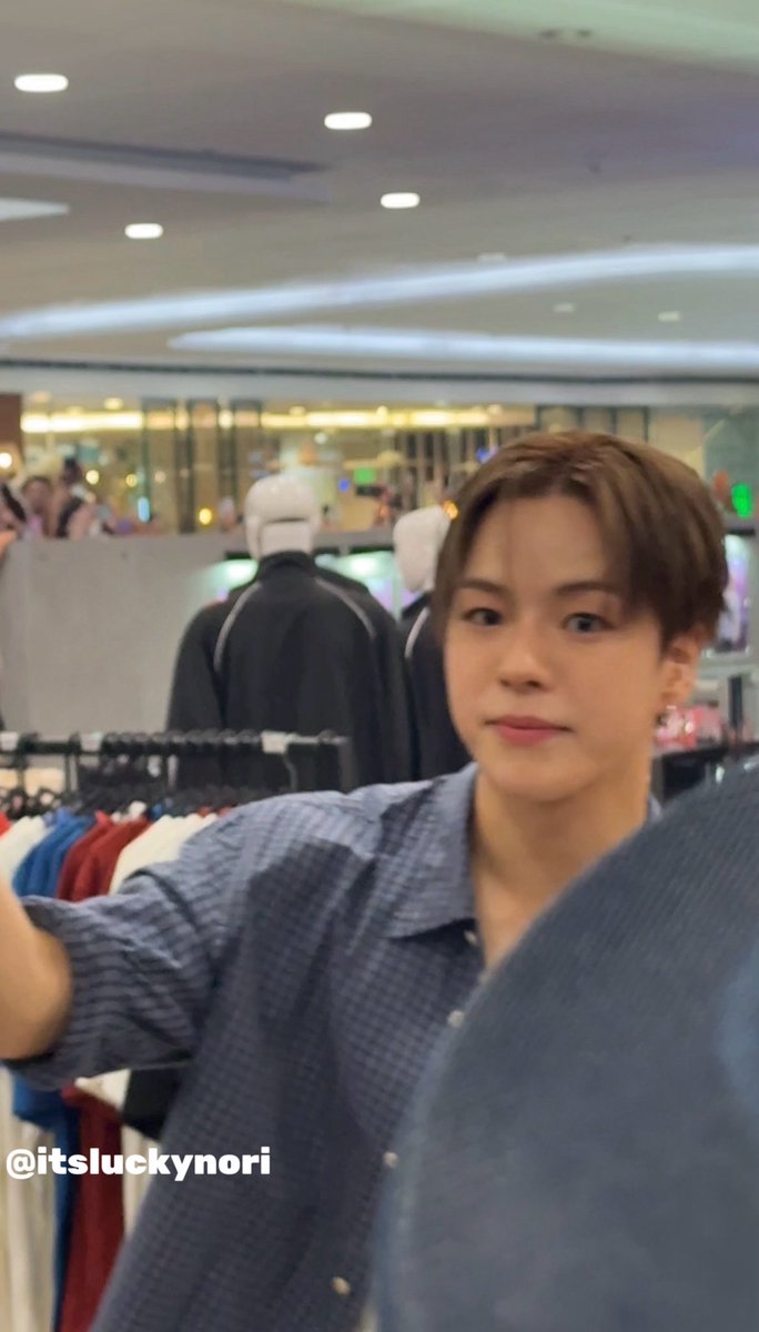 itsluckynori's tweet photo. Beh habang buhay ako hindi makaka move on sa visual ni Jaehyuk sobrang pogi nya para syang walking photocard! 

#TREASURE_PulseOnMNL #Treasure #Jaehyuk https://t.co/dsU9bX1XIw