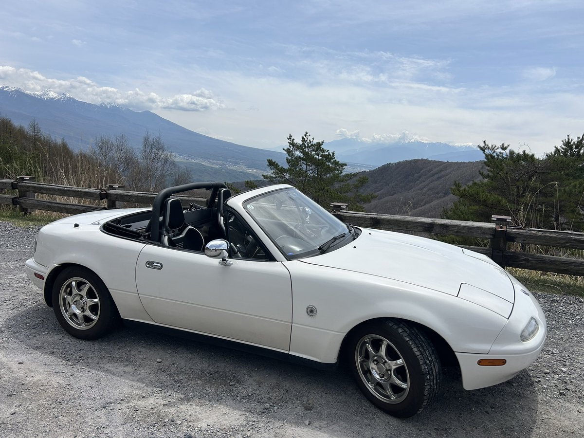 RoaD_SteR_NA's tweet image. 今日のビーナスラインは3日前よりロードスター多くて嬉しい！！！
 #ロードスター #NA  #ビーナスライン #富士山
で、同じ場所での写真 笑
ビーナスラインと富士山とロド