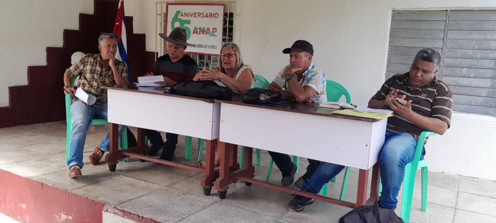 #AnapVillaClara
Proceso de intercambio con las Juntas Directas de las CCS Orlando Expósito y Rafael Machado en Santa Clara.
Presidido por el Buró Provincial de la ANAP y el Gobierno en Santa Clara.
#AnapCuba