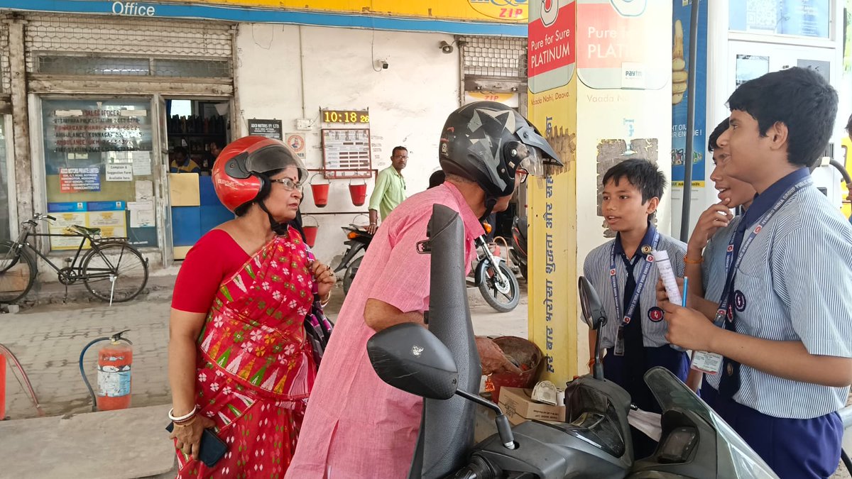 TNabagram's tweet photo. 🌿🚗 Rammohan Club, TIGPS Nabagram led a Pollution Awareness Drive (24 Apr 2026) at Dharsa PUC Centre, Konnagar. Students checked emissions, spread awareness &amp; promoted clean air. 🌍✨

#TIGPSNabagram #PollutionAwareness #GoGreen https://t.co/R3nUBp44ZH