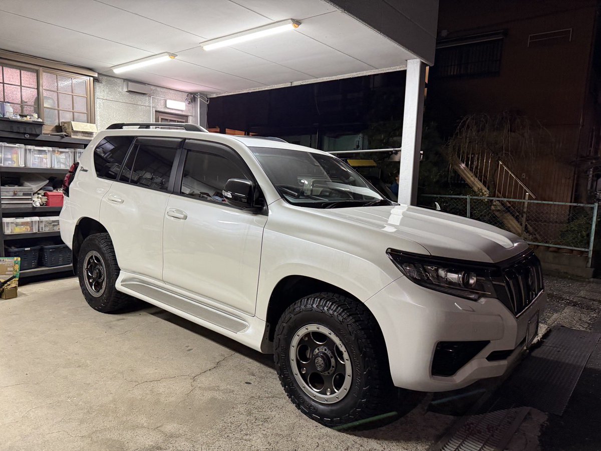 ALS_R1206's tweet photo. 職場の後輩のランクルが盗まれました。
盗難に気づいたのは今朝です。

車種：ランドクルーザープラド150
TX Lパッケージ 70thAnniversary limited
色：ホワイト
ナンバー：市川310 も 70
少しでも早く見つかってほしいので拡散していただけると嬉しいです。
#拡散希望ＲＴお願い致します 
#車両盗難 https://t.co/lrODOqQsZm