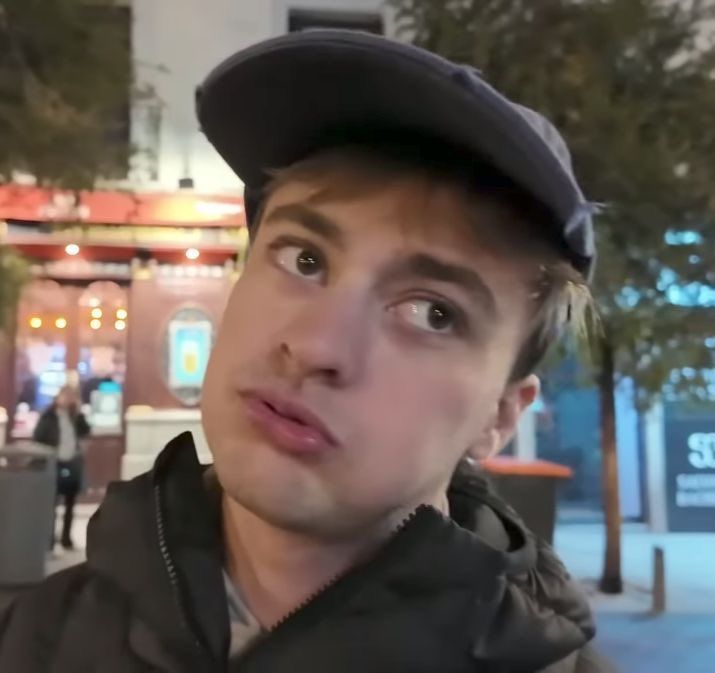 haileeexxo's tweet photo. #mernoski au | Primadonna

En donde Lautaro es un chico que detesta trabajar y aprovecha su belleza para conseguir lo que quiere.

O 

Donde Mrnuel un barra brava de river al que le gustan los chicos lindos y casualmente un twink rubio se cruza en su camino. https://t.co/eYcEc9chsa