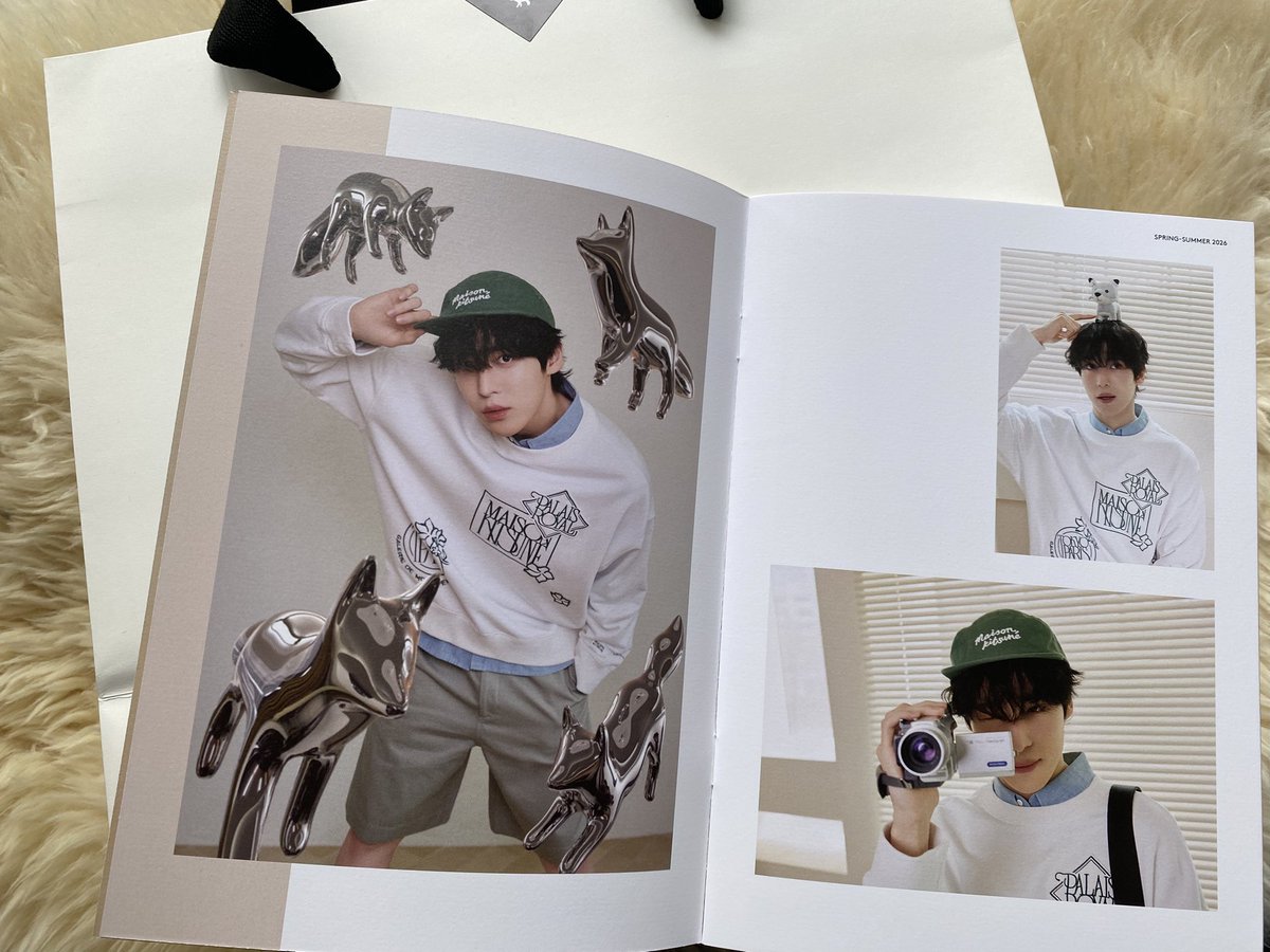 A 20 page lookbook featuring Yunho in Maison Kitsuné's SS26 collection is now available in their Japan stores 🥰

#YUNHOxMaisonKitsuné
#윤호 #에이티즈 #メゾンキツネ
