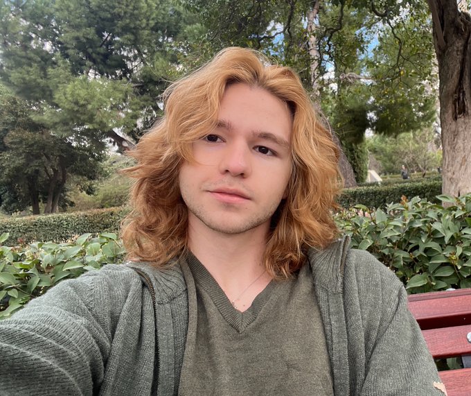 Prince Golden - 2 pic. A loose faggot at home and a whimsical boy outside, which one do you want? https://t.co/VMiFepgQOM