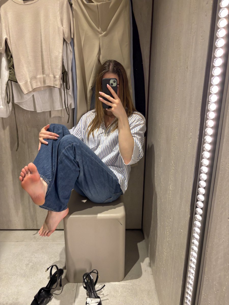 ready_for_reyna's tweet photo. Shopping. https://t.co/uJNeG5X47a