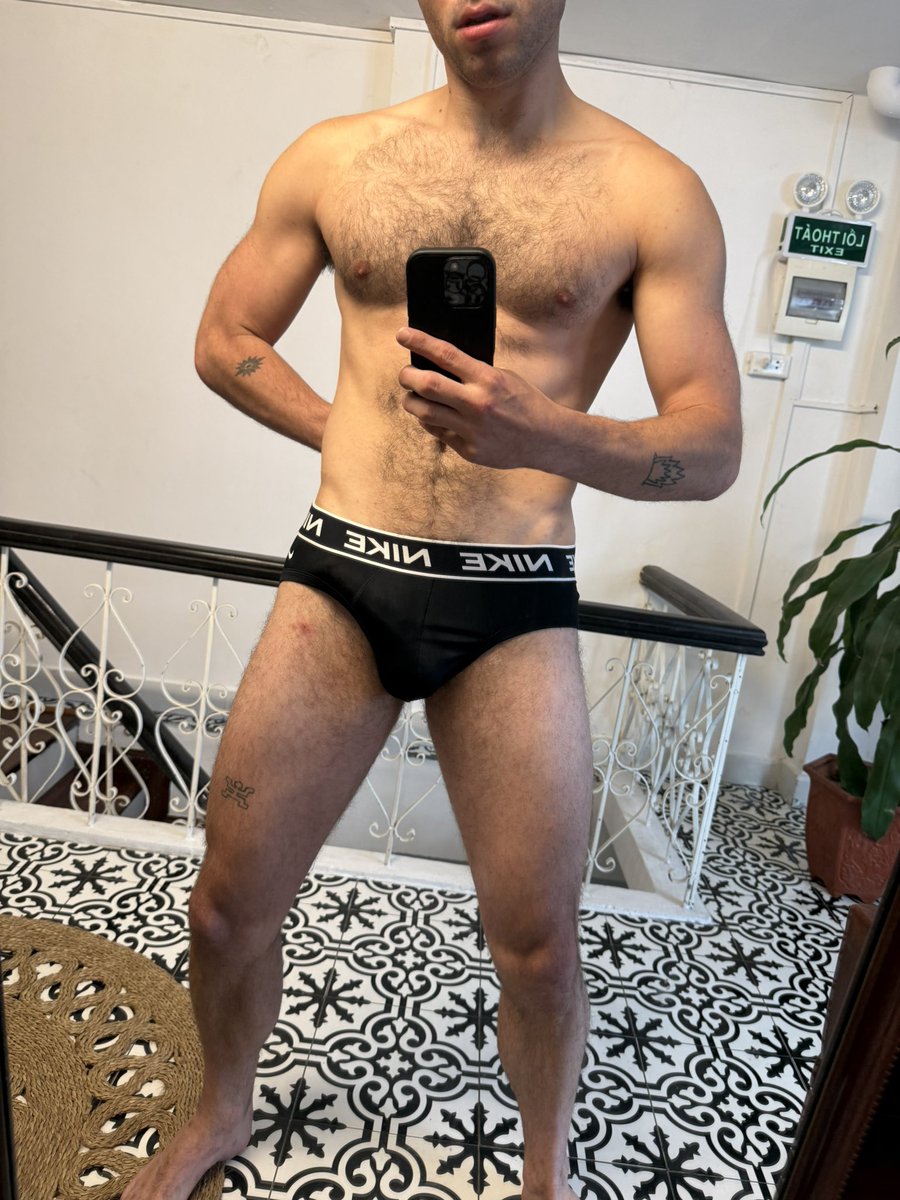 Looking better than I should after 2 weeks of eating the best food of my life in Hanoi. 

My cock looks like it could use some attention 👀
