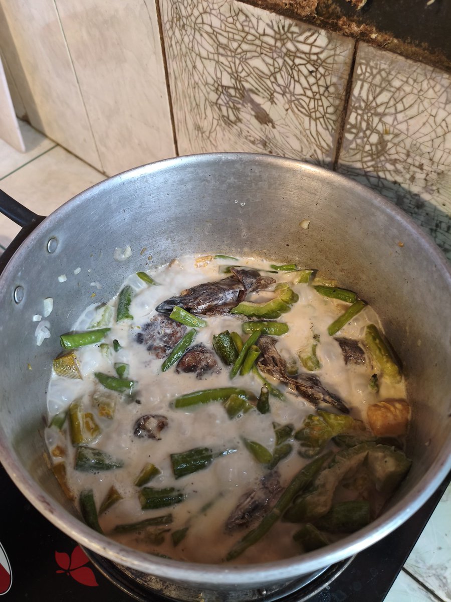 Defrag01's tweet photo. 今日は、魚入りのクリーミーなココナッツカボチャシチューを作ります。👨‍🍳 https://t.co/gaadU0PC2y