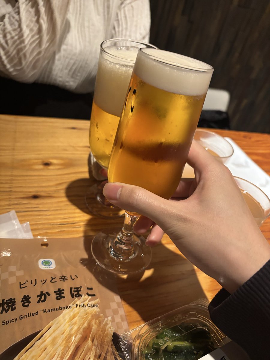 vrc_moroha's tweet photo. 傷心中のため秋葉原で飲み始めた https://t.co/poIrzL9uKG