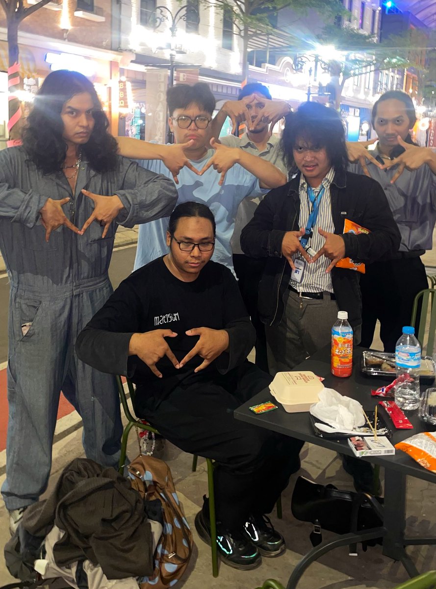 terserahtanggal's tweet photo. i met gotansyah im never going to fail #matisuriLIVE #fromthistothis https://t.co/Jzm6BdcpVK