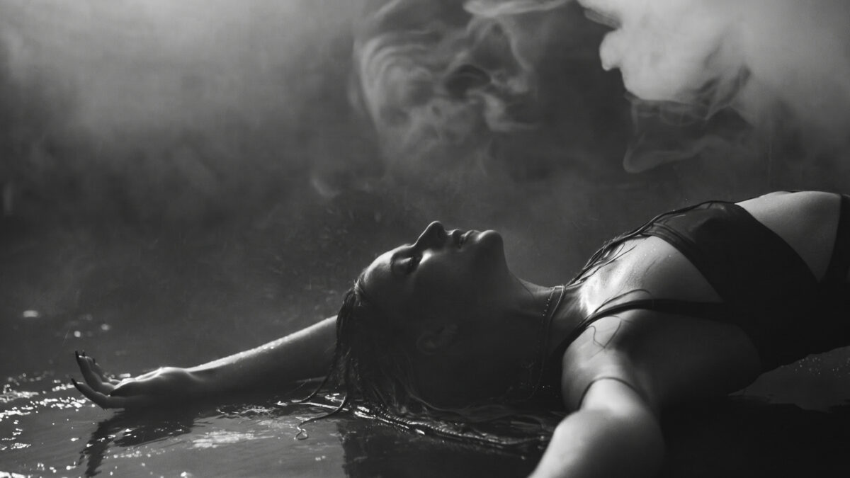 RetroWorldNews's tweet image. Sarah de Warren &amp;amp; CIRCA96 release Breathing Underwater 🌊✨
An emotional trance anthem with soaring vocals and uplifting energy 🎧
➡️ youtube.com/watch?v=UkW9FH…

#DanceMusic #ElectronicMusic #TrapMusic #Vibes #ElectronicVibes #NewMusic #NowPlaying #EDM #BassMusic