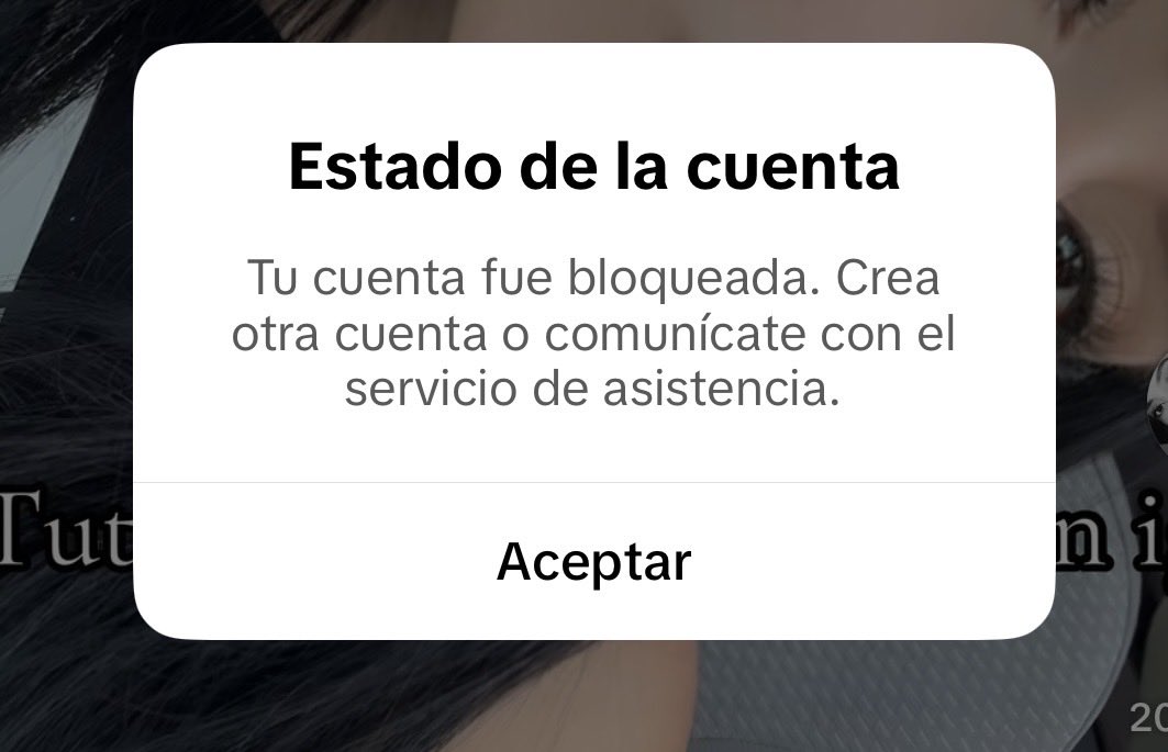 Biancafarinag's tweet photo. Alguien más está con la cuenta bloqueada de TikTok??? Está por darme algoooooo #tiktok 
Soy mayor de edad señores se los prometo https://t.co/RcL1v9wTFV