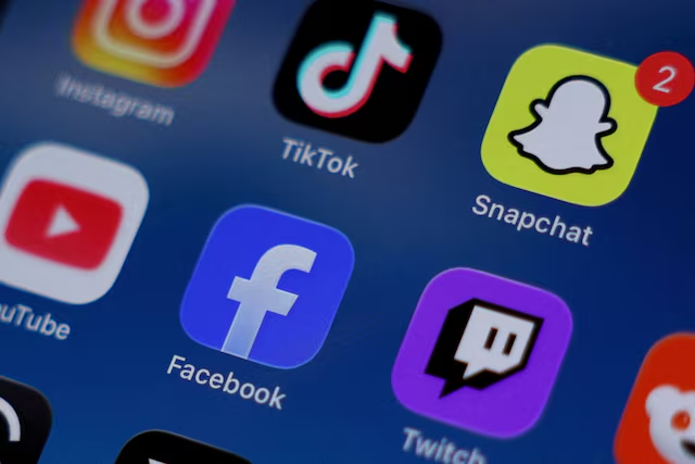 ispGenie's tweet photo. From Australia to Europe, countries move to curb children's social media access
#SocialMediaTool #meta #snapchat @ispGenie 
https://t.co/SxXLIvwdyZ https://t.co/HjCdiot1sX