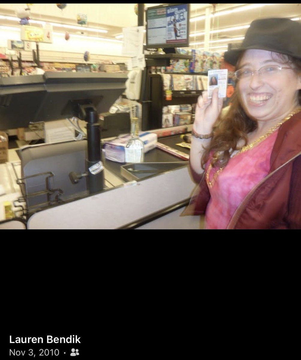 catzandcookiez's tweet image. Anyone else have a million blurry web cam and flip phone pics living on their Facebook? #facebook #photos