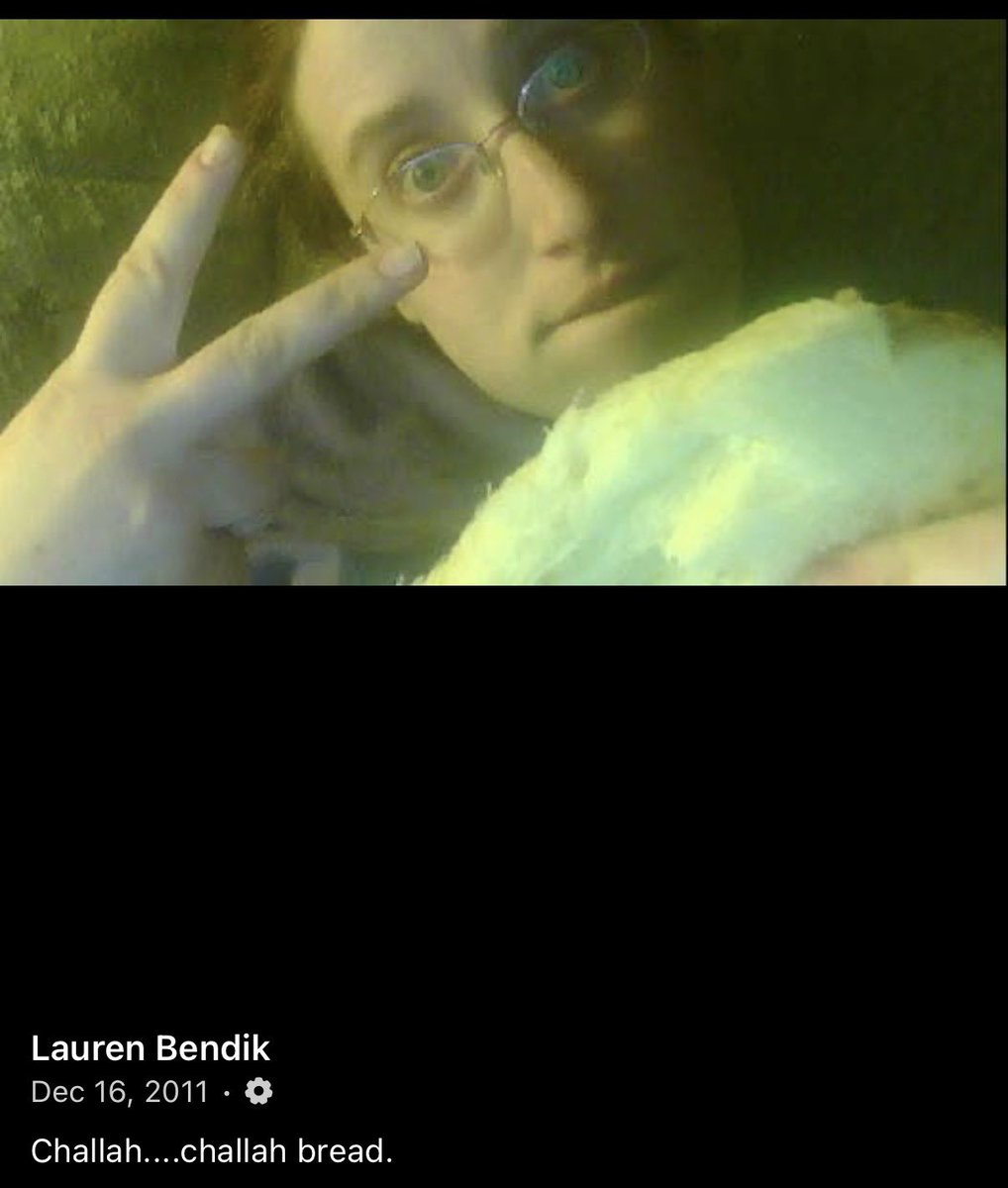 catzandcookiez's tweet image. Anyone else have a million blurry web cam and flip phone pics living on their Facebook? #facebook #photos