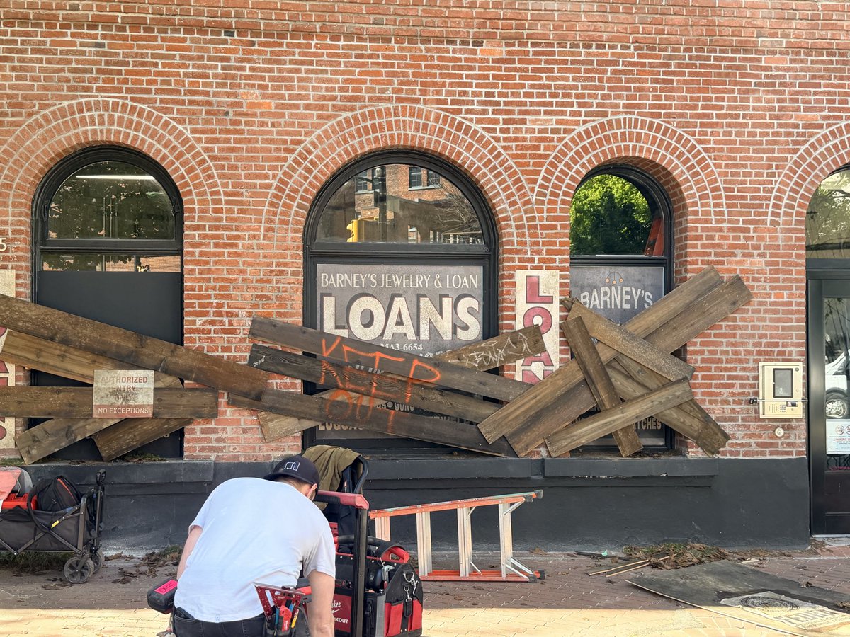 CaptCanuck66's tweet photo. Some people might recognize this location @yvrshootstweets @laughinatthegop on the set of #TLofU today was a good day https://t.co/9Ofr5PCPpH