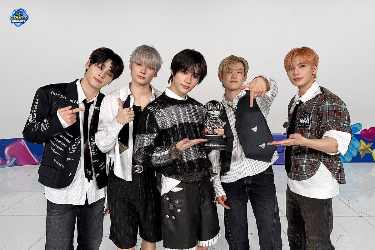 [ #️⃣ TRENDING PARTY ]

DROP THE TAGS NOW! 🔥

— 10 COUNTRIES 
— 10 ANIMALS 
— 10 COLORS

VOTE FOR TXT ON MUSIC SHOWS
#7thYearsGrandSlam
#5WinsFor5Stars 
#MOAisOne