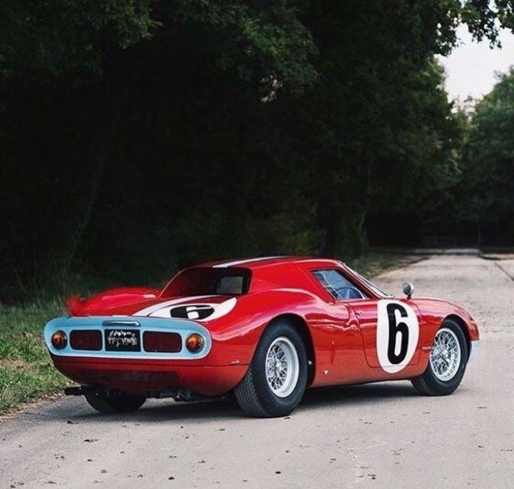 Retromania4ever's tweet image. ✅⬜🟥 1964 #Ferrari 250 LM
Designed by Pininfarina and built by Scaglietti. 
Engine: Features a mid-mounted 3.3-liter Tipo 210 V12 engine. 
Performance: 320 hp, top speed: 300km/h. 
(Only 32 units were produced, making it rarer than the Ferrari 250 GTO)