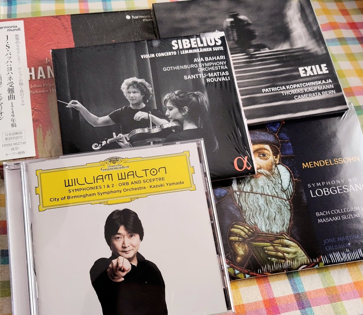 今朝はこちらが到着。ヤマカズさんのウォルトンはとうぜん買いますよね（2枚組にして曲数を増やしてくれてもよかった）。そして、待望のピションのヨハネ、BCJの賛歌、ロウヴァリのシベリウス。それからコパチンスカヤのEXILEもようやく。