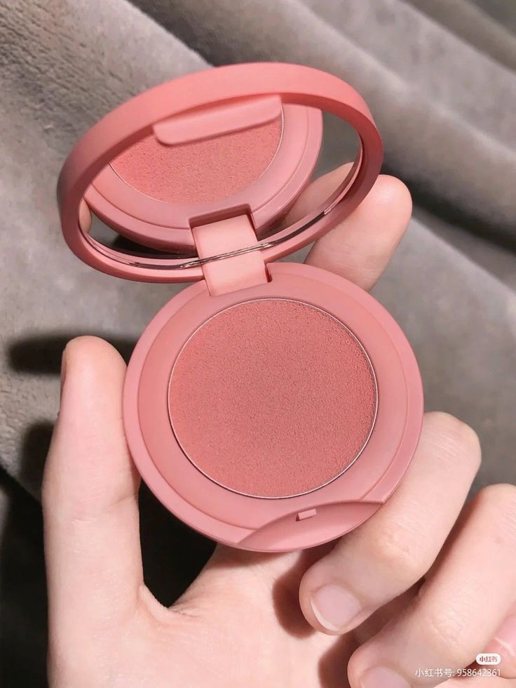 AznikCollection's tweet photo. "Pink perfection in a palette. 🌸💖The "bouncy" in this blush is no joke! It blends like a dream and blurs like a filter. ☁️💖#Dasique #KBeauty #Blush"
#aznikbrandcollection.pk
#Aznikbrand Collctionhub https://t.co/e9bQ4dSY6A
