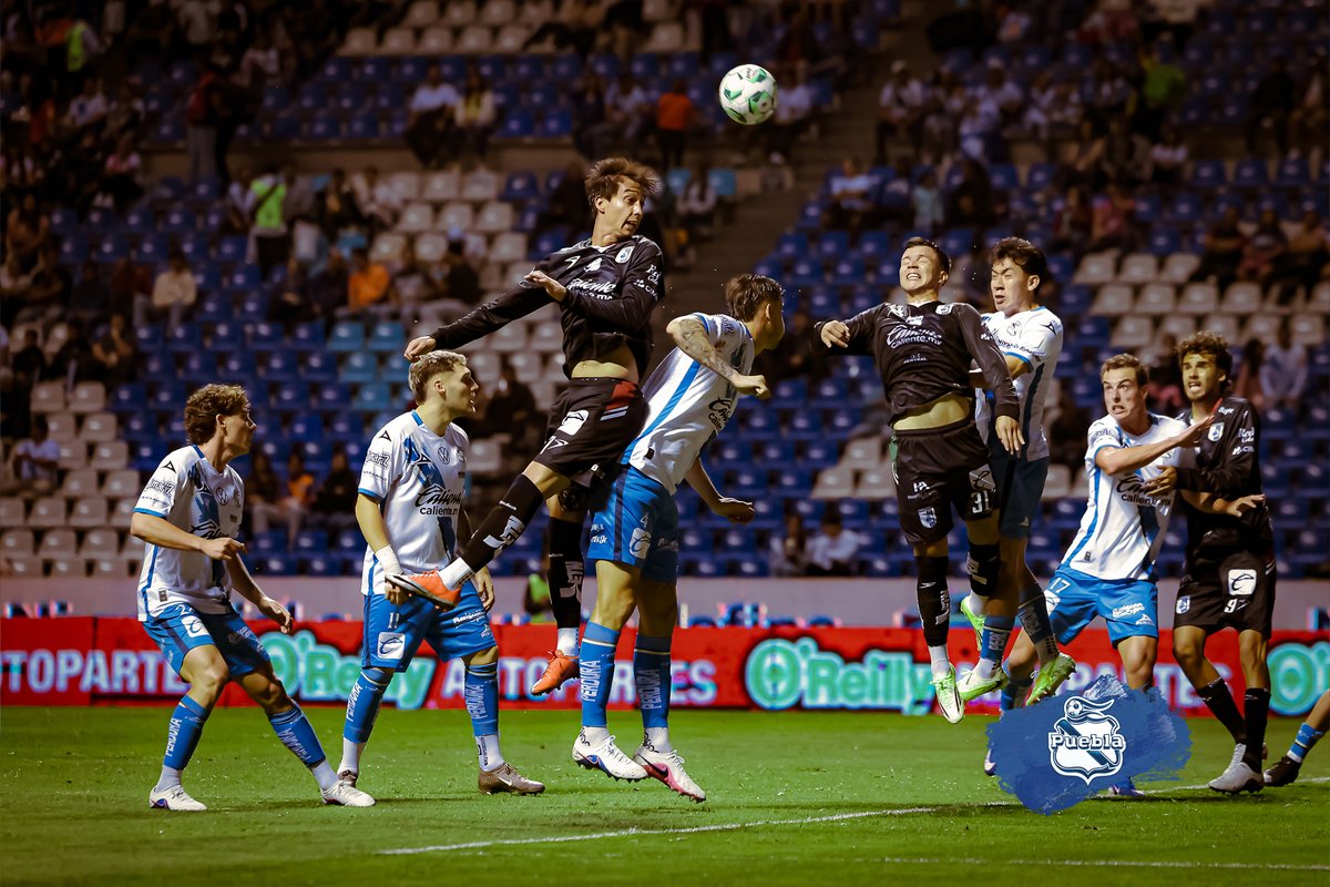 ClubPueblaMX's tweet image. Rueda nuevamente el ⚽️ en la cancha del 2 veces mundialista 🏟️

Restan 45' y tenemos que disputarlos al máximo 🔥

#LaFranjaNosUne🎽