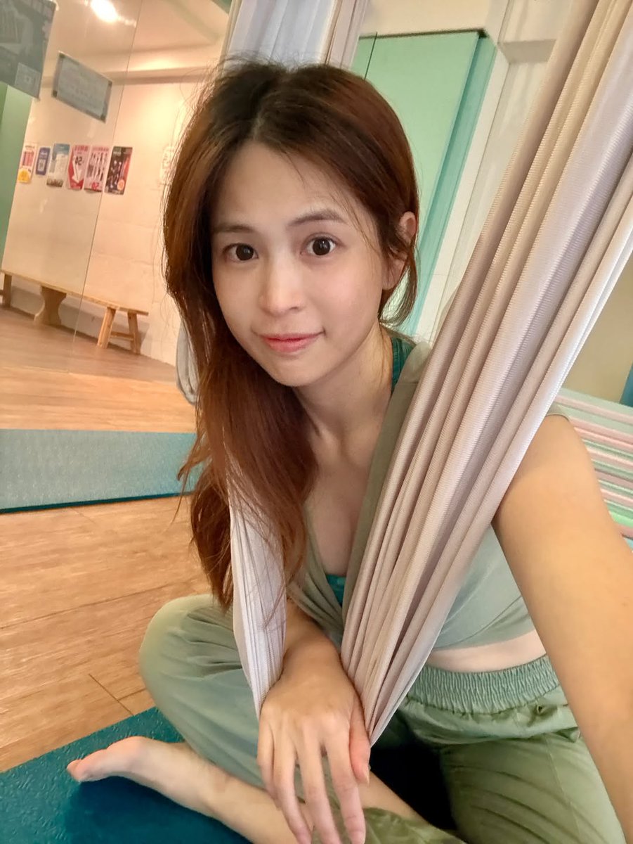 MReina55's tweet photo. 你們第一次做愛多久才會射啊�� https://t.co/K6Itn2bMin