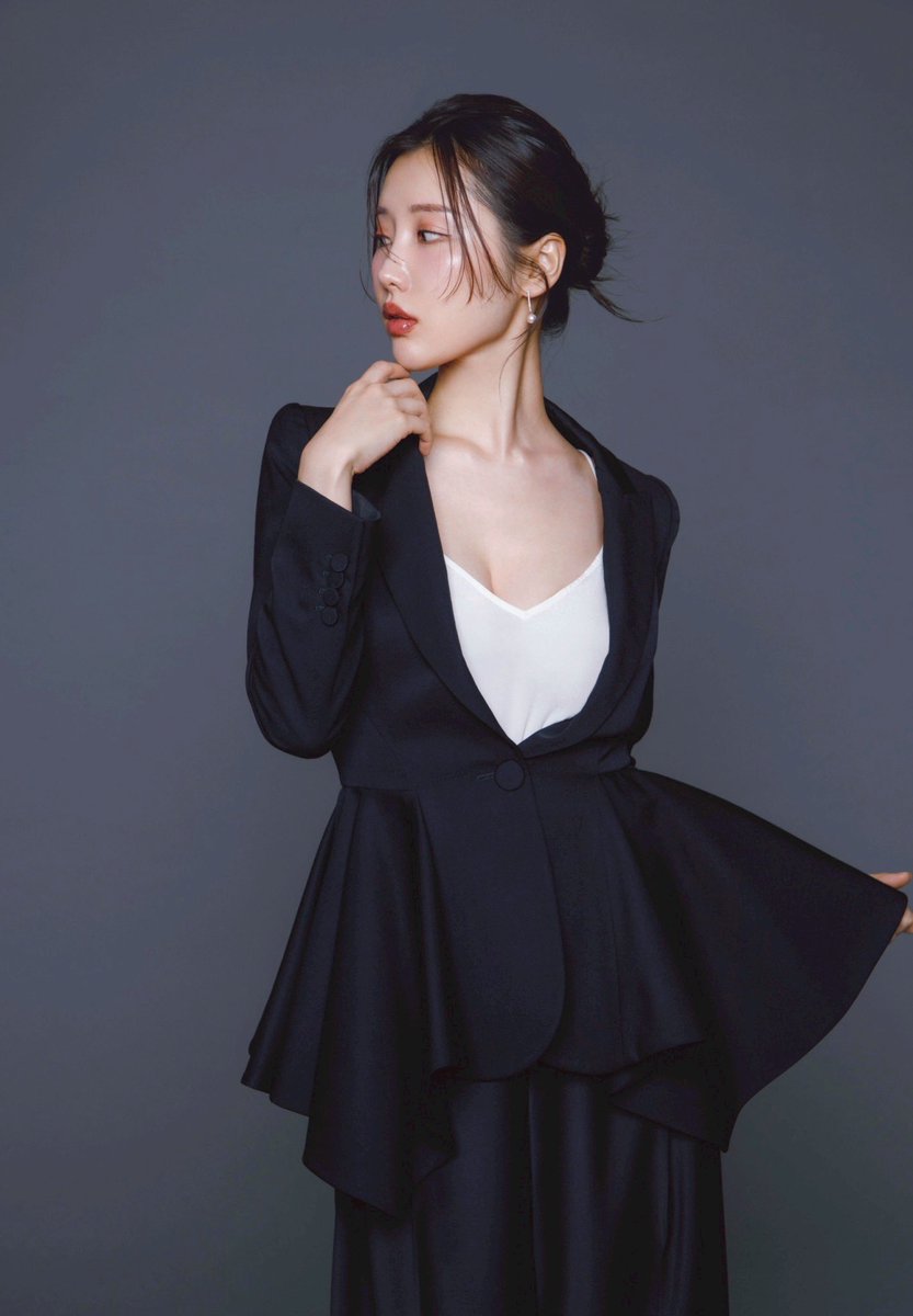 Kanon_Shizaki's tweet image. #新しいプロフィール画像

明日は1st写真集「#unplugged 」発売記念イベント！ということでXのアイコンを新しくしました！🆕✨

明日皆さんと会えるのが楽しみです！

六本木 蔦屋書店
x.gd/8zgR3
アニメイト
x.gd/zqnqp
#志崎樺音