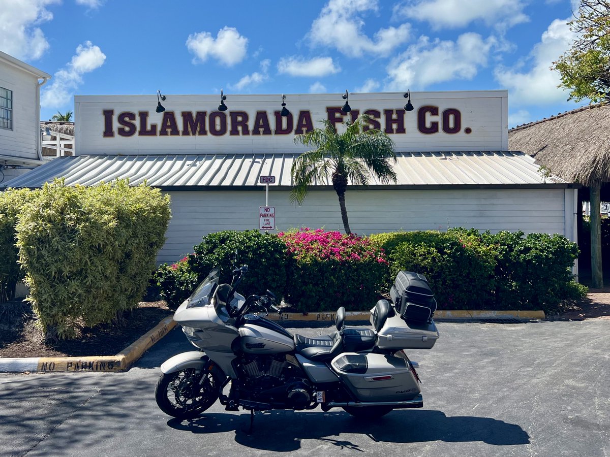 TheOutlawCPA's tweet photo. Finished Day 9 with sights of Traveler in the Upper Keys through Marathon. The 141 miles driven from Florida City, FL to Marathon, FL were beautiful but slow. ⁦@FloridaKeys⁩  @harleydavidson #TTFF https://t.co/Gwk3hV6Ynu