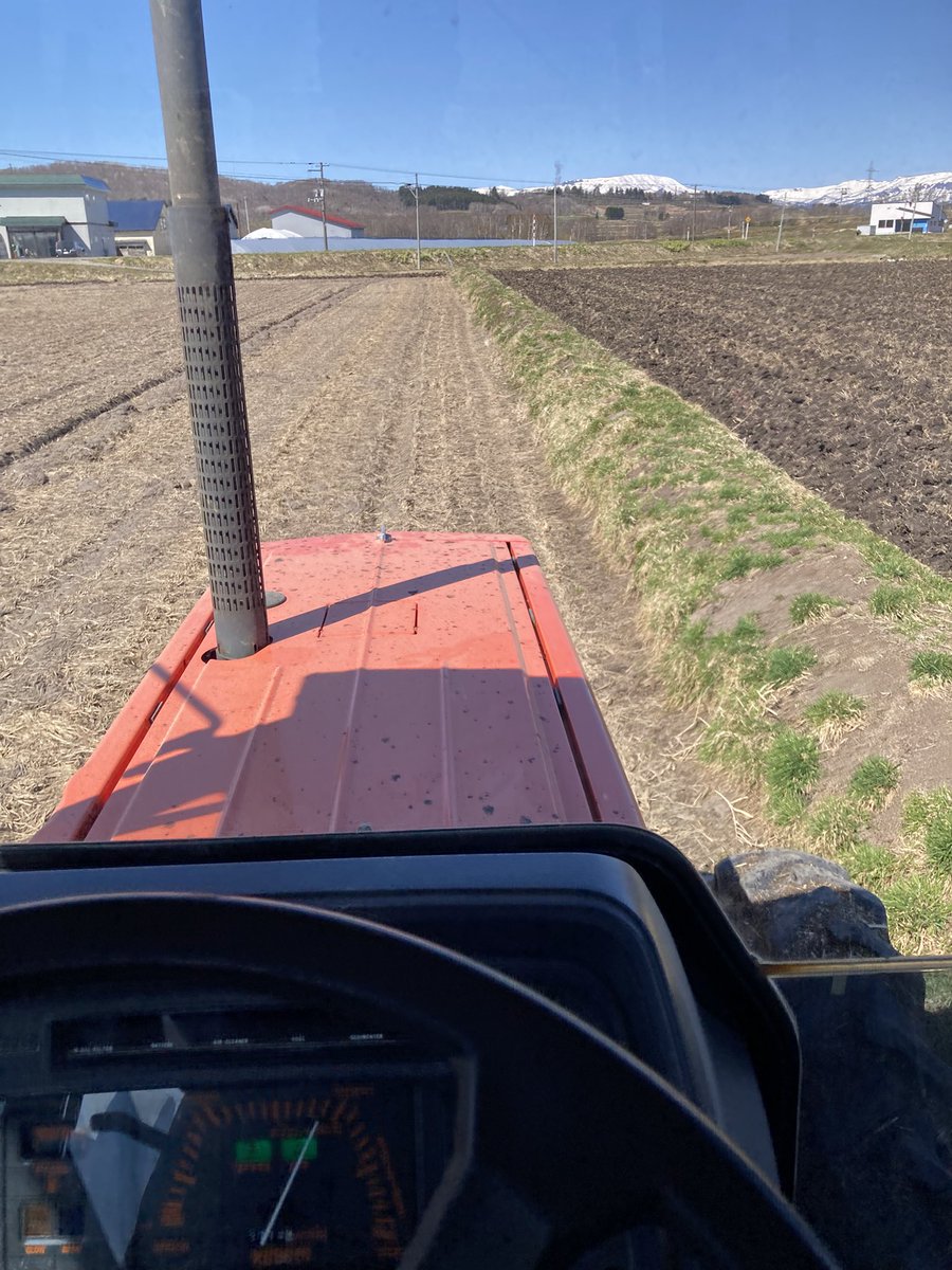 yohey_1978's tweet photo. 田おこしがんばるぞい https://t.co/5ADfy4NeBf