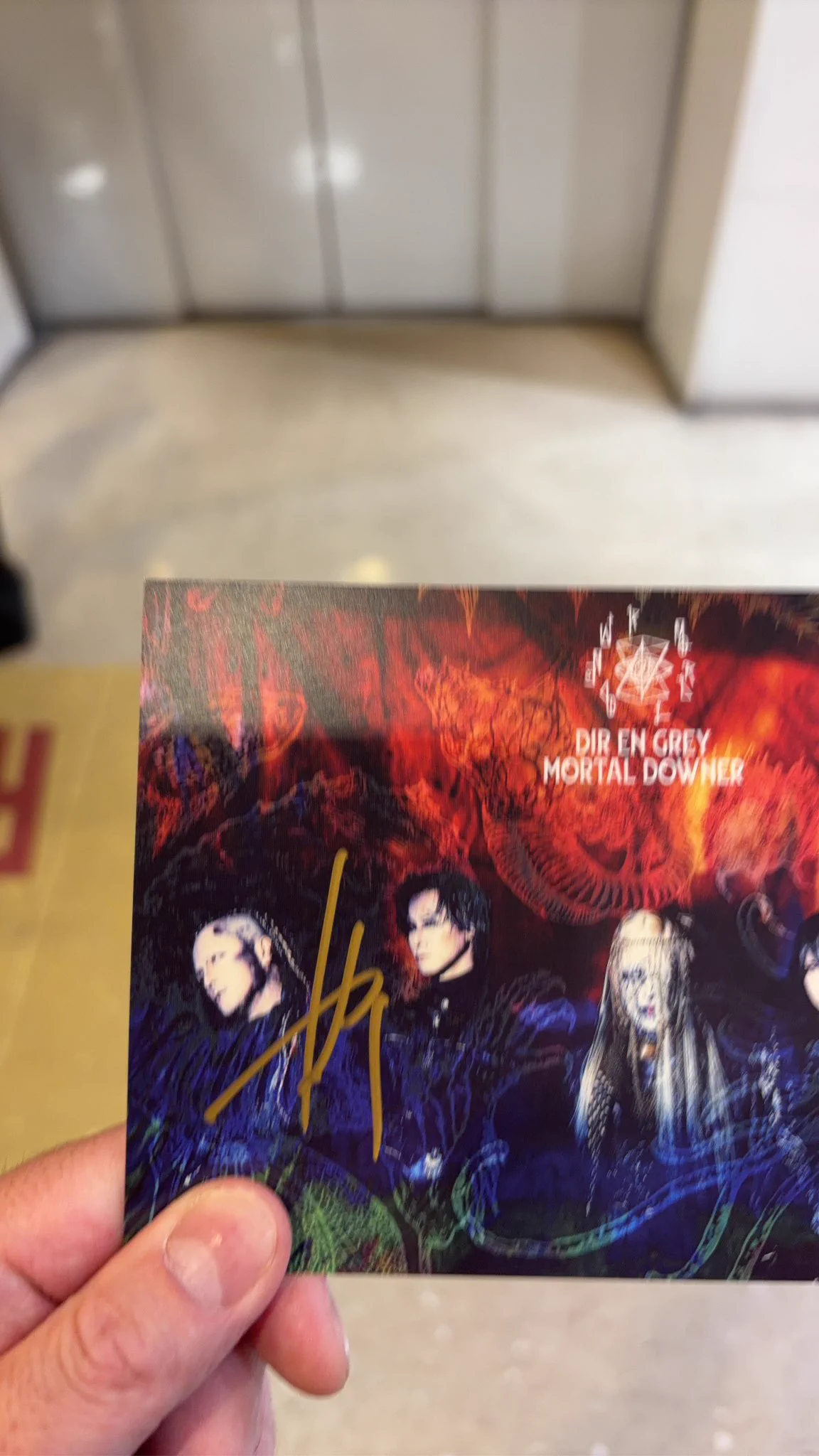 DIR EN GREY薫さん、新宿タワレコでファン魅了の目きゅるんサイン会