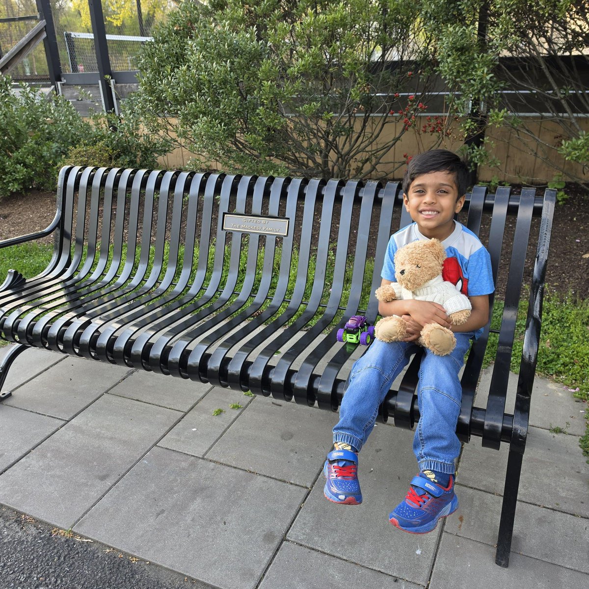 Lovey has been enjoying his time with friends! #sesyonkers