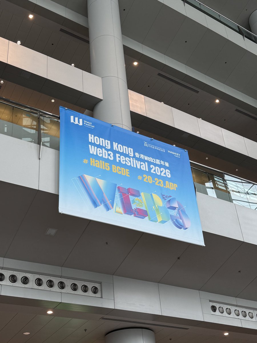 COMMA_LLL's tweet photo. 这次 @festival_web3 几乎全程由 @TurboFlow_xyz 安排！

大大感谢大拿总 @bigtake10 ，不只照顾周全，也带着咱们认识了不少业内的大 V，很多原本只存在于屏幕里的人，这次都有了交集 😻

有些事情，开始变得「更具体」了 👀

继续努力往前走，也希望有一天，能让兄弟们为我感到骄傲！ https://t.co/H1OTTubrsk