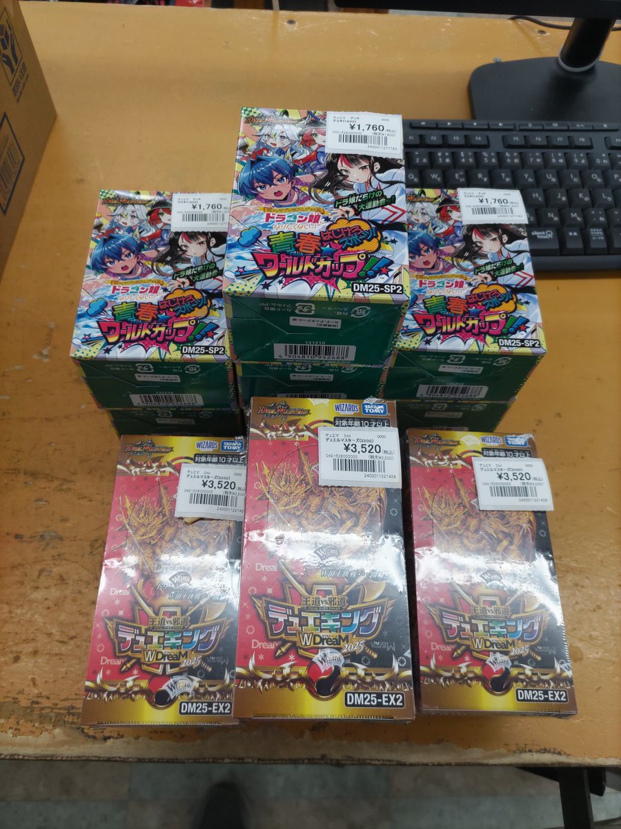 mansou_card's tweet photo. こんにちは😃そこそこ古いデュエマのデッキとボックスを仕入れました😄
お買い求めやすくなってると思いますので是非いかがでしょうか？
#マンガ倉庫日向店
#デュエマ https://t.co/jh2RQmuh0k
