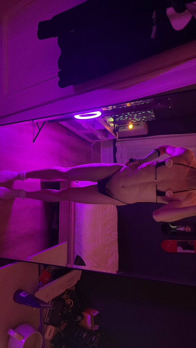 femboi27's tweet photo. I’m so hot https://t.co/0K1y2RQNAl