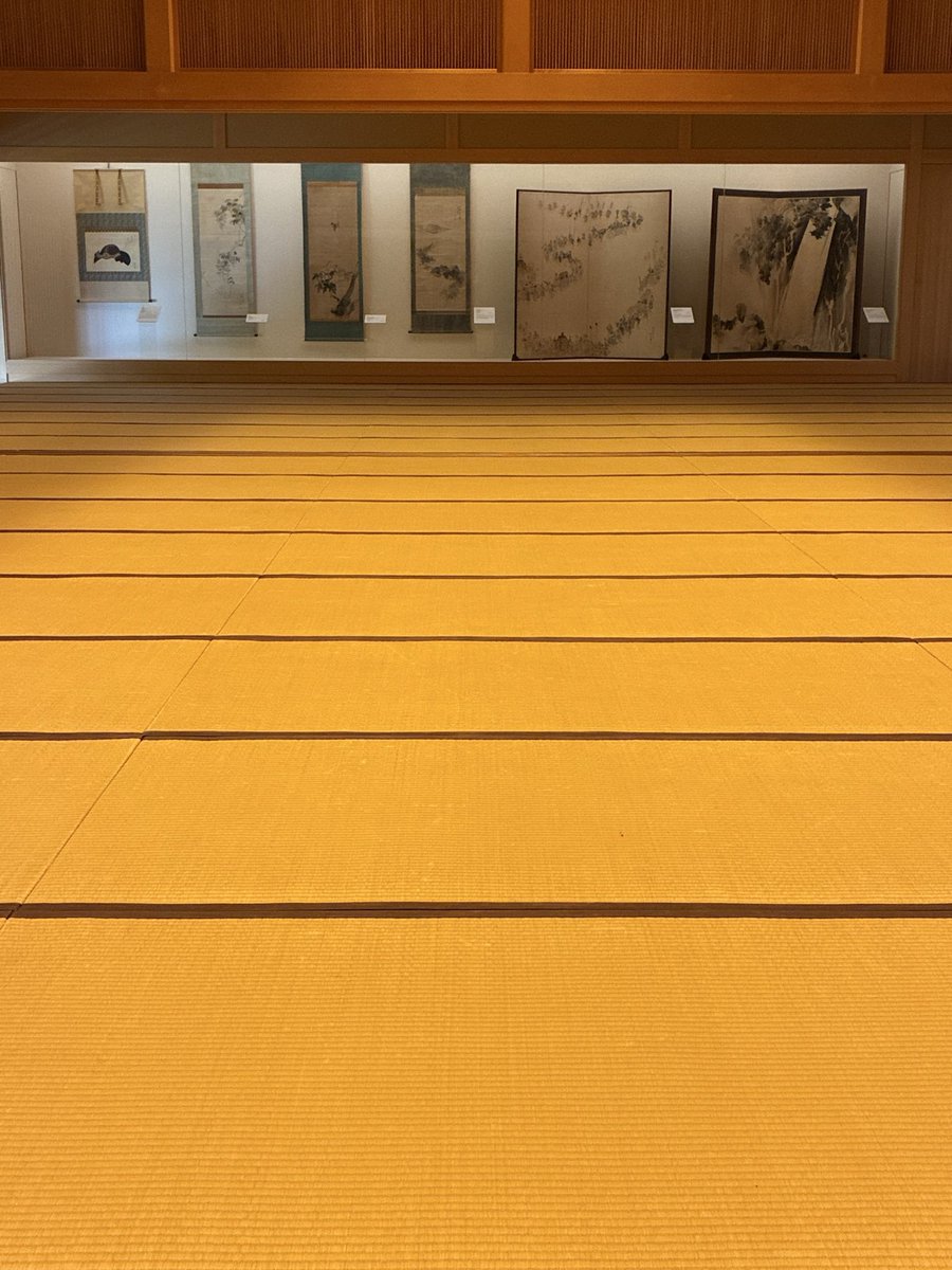 yu_grassbird's tweet photo. 大阪WSの移動日で福田美術館、嵯峨嵐山文華館へ。嵐山は観光客で混んでいますが、この二つはとてもゆっくり観て回れます。文華館2階は畳の大部屋で靴を脱いで上がります🙂

#福田美術館     #嵯峨嵐山文華館 https://t.co/GRHlhI9YlT