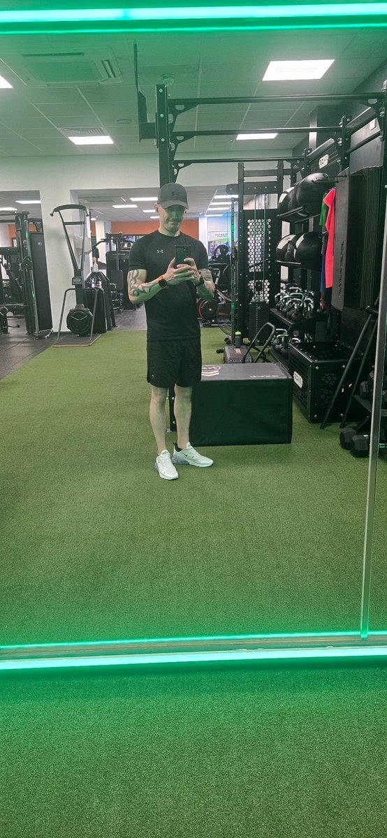 ItsMeNomad's tweet photo. First time back in the gym in about 6 months...

Felt good finding time to workout 💪🏻 https://t.co/NAjKLy6N5H