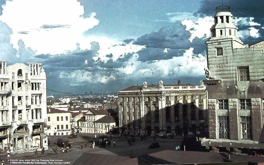 veraizmaylova41's tweet photo. Харьков , разрушеный фашистами
✔️Фото слева - 1942
✔️Фото справа - 2022 https://t.co/ah6EJMxKad