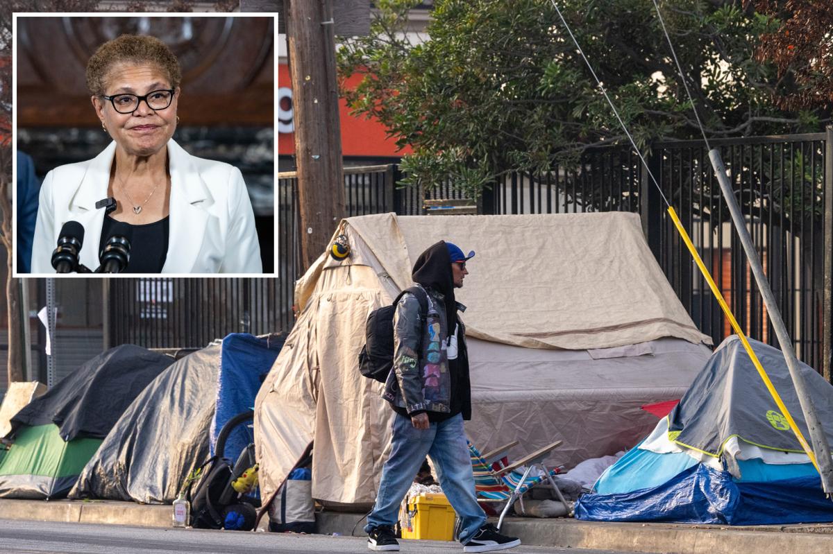 nypost's tweet image. Fed up Venice Beach residents mock city's homeless cleanup charade trib.al/5NoVZWX